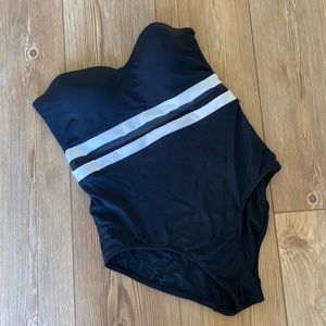 Jets by Jessika Allen strapless black and white bathing suit Sz 8